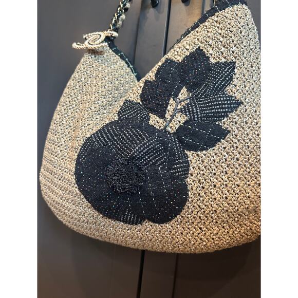 CHANEL Coco Country Camellia Tote - Picture 2 of 16